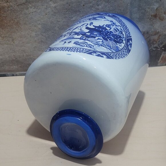 Vintage Blue Willow Cannister with Lid Storage Jar Small - Picture 7 of 10